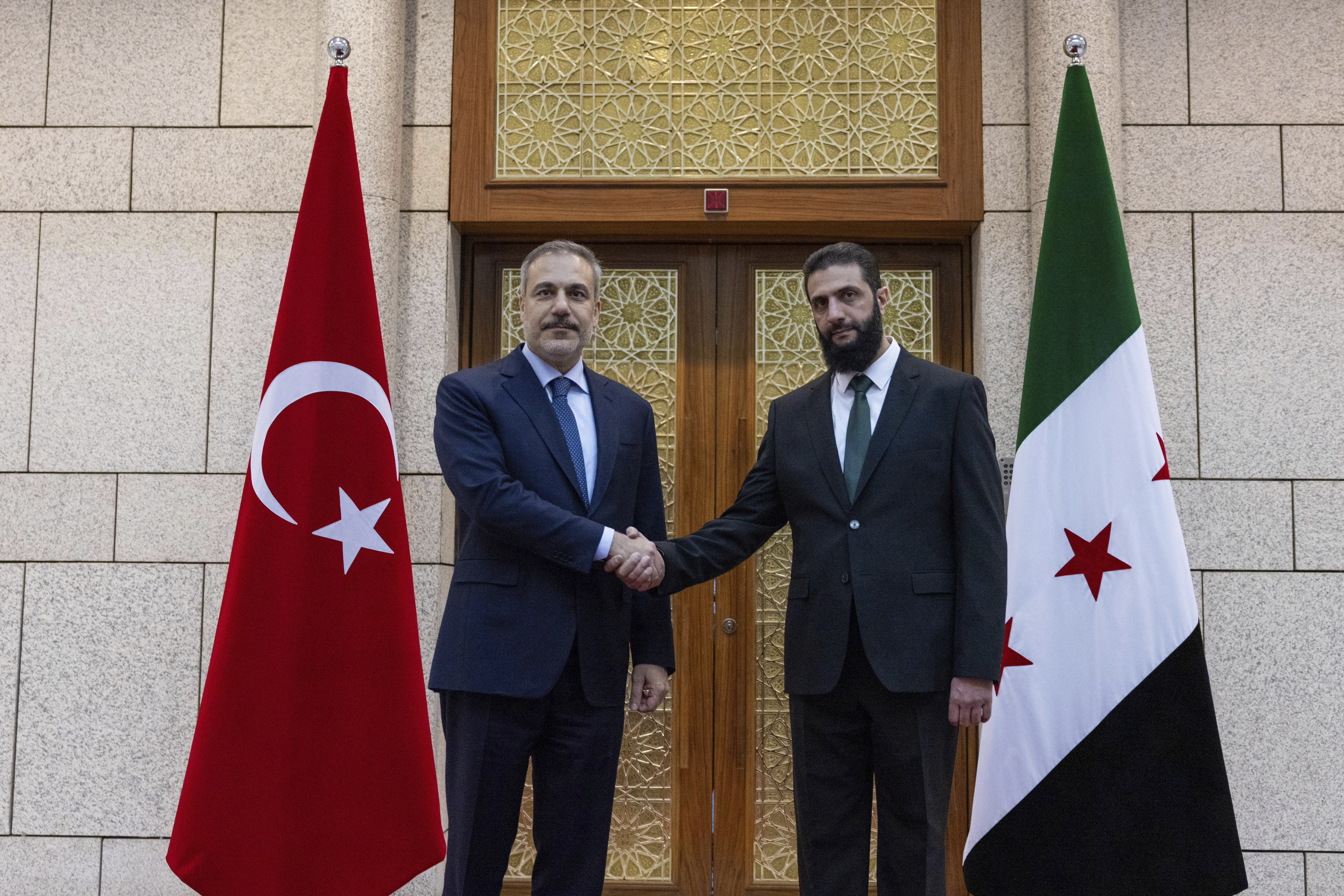 Ισορροπία τρόμου Τουρκίας – Ισραήλ για τη «νέα» Συρία-1