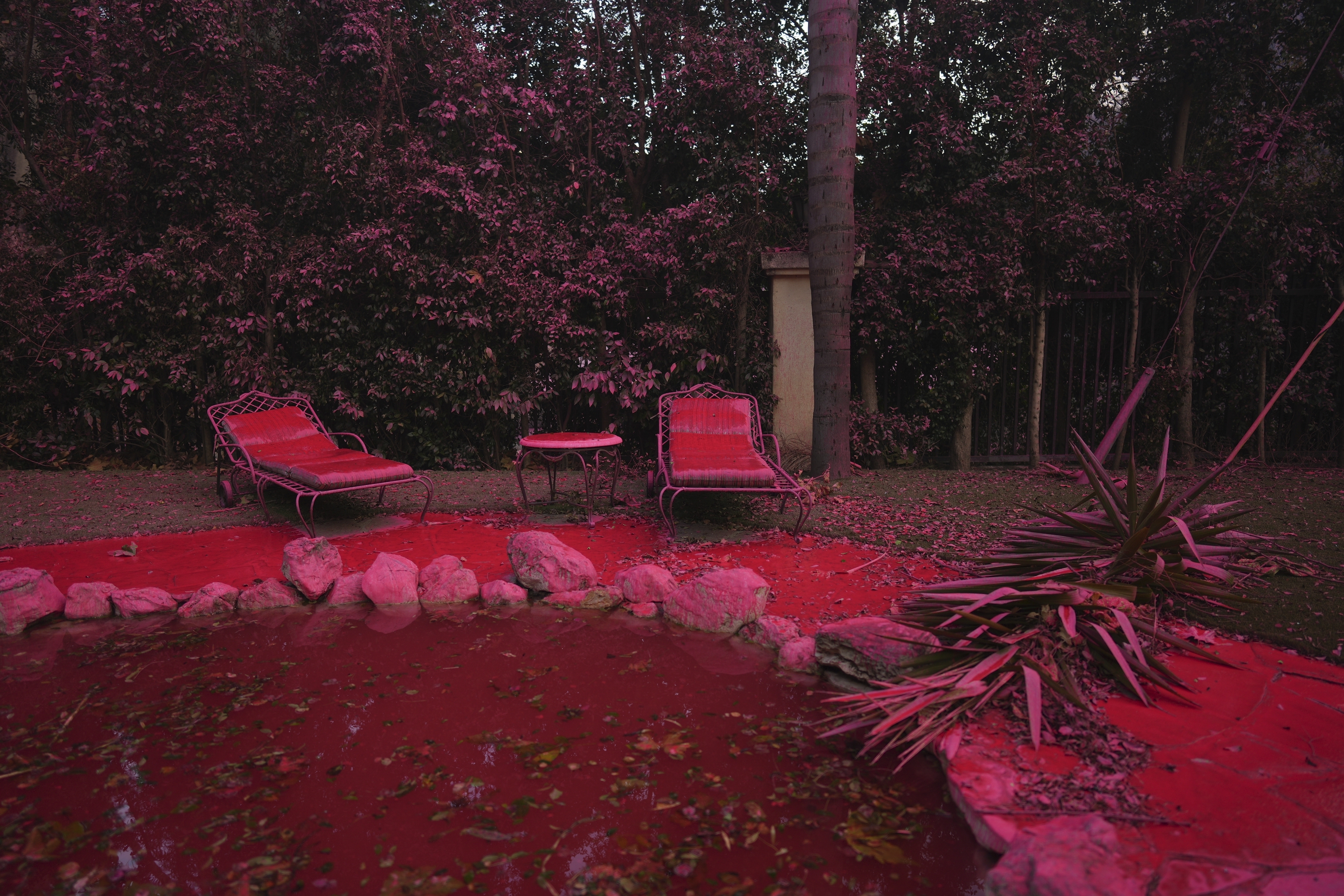 «Ροζ» το πυρόπληκτο Λος Αντζελες – Τι είναι η αντιπυρική σκόνη που χρησιμοποιήθηκε στη μάχη με τις φλόγες-2