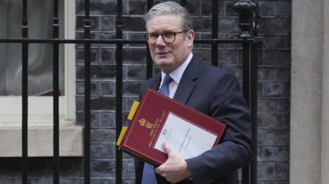 βρετανία-ο-στάρμερ-δεν-προσκλήθηκε-στ-563420659