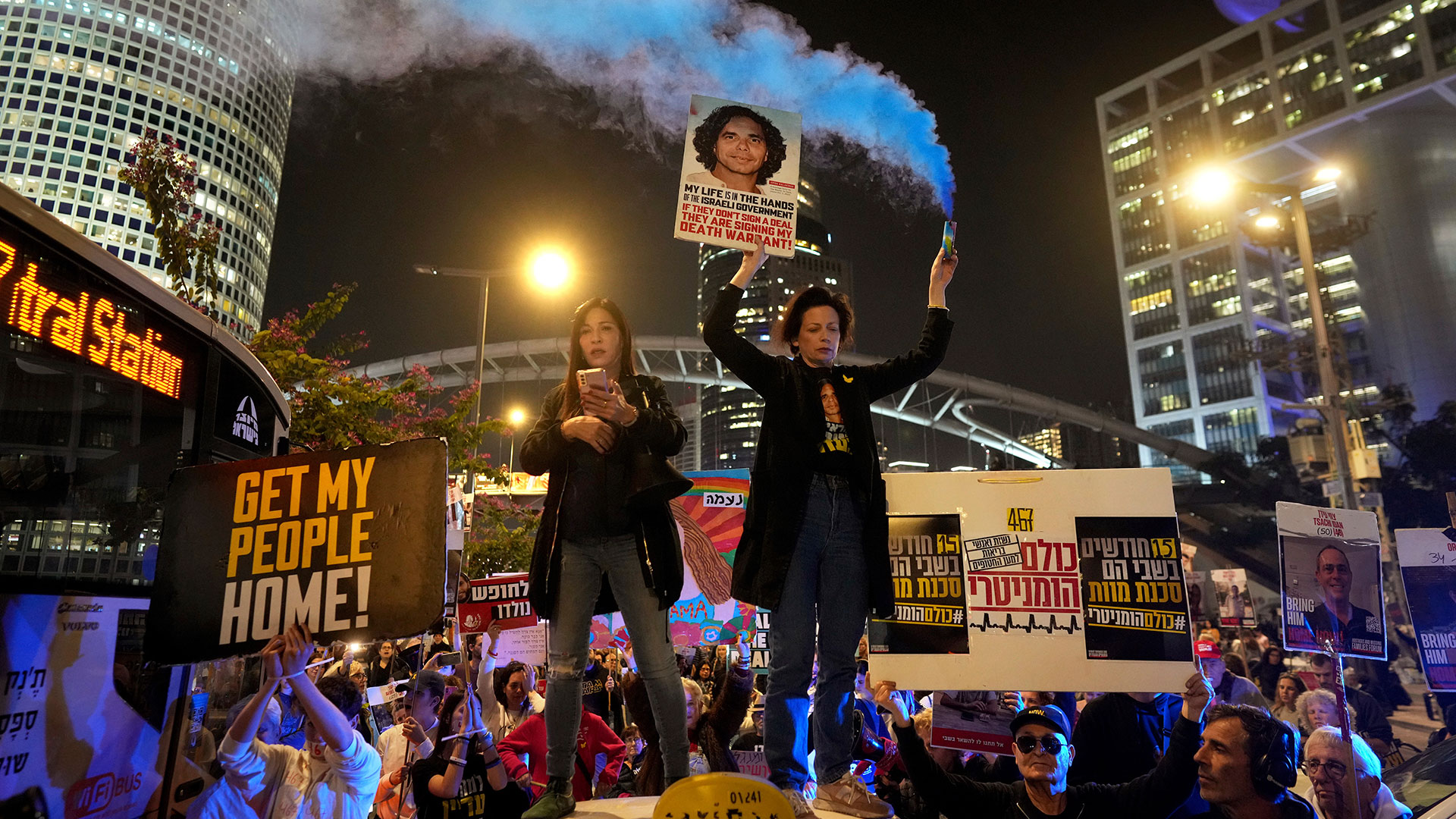 Γάζα: Παλαιστίνιοι και Ισραηλινοί πανηγυρίζουν στο άκουσμα της εκεχειρίας-1