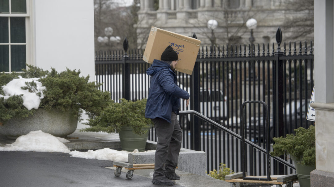 οι-μπάιντεν-φεύγουν-οι-τραμπ-έρχονται-563425774
