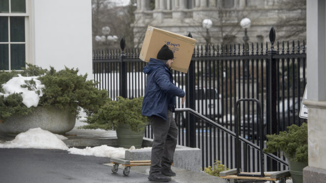 οι-μπάιντεν-φεύγουν-οι-τραμπ-έρχονται-563425774