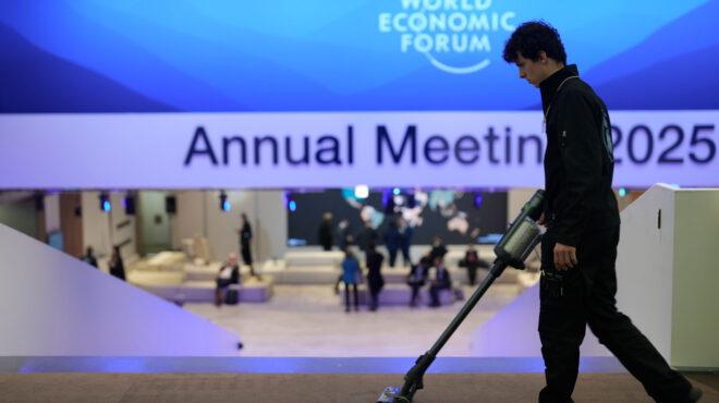 το-οικονομικό-φόρουμ-του-νταβός-στη-σκ-563427871