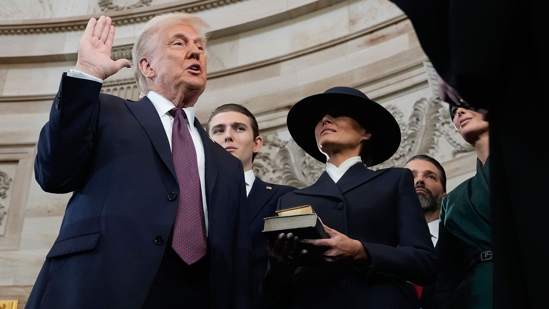 Ντόναλντ Τραμπ: Το μπαράζ διαταγμάτων και τα ανοικτά μέτωπα από το 2021-4