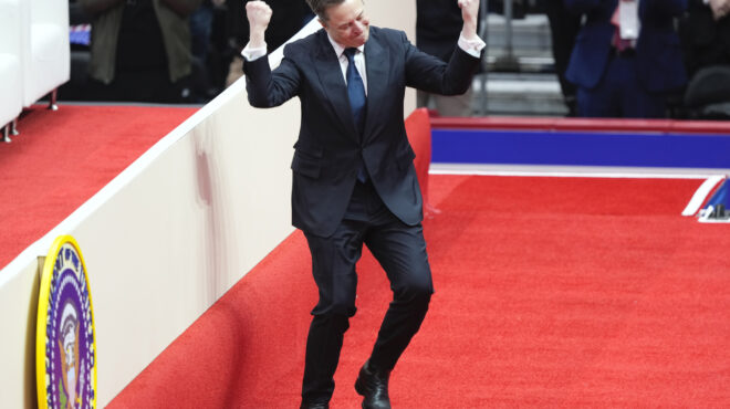 μασκ-κατά-τραμπ-πρώτο-άδειασμα-του-π-563429953