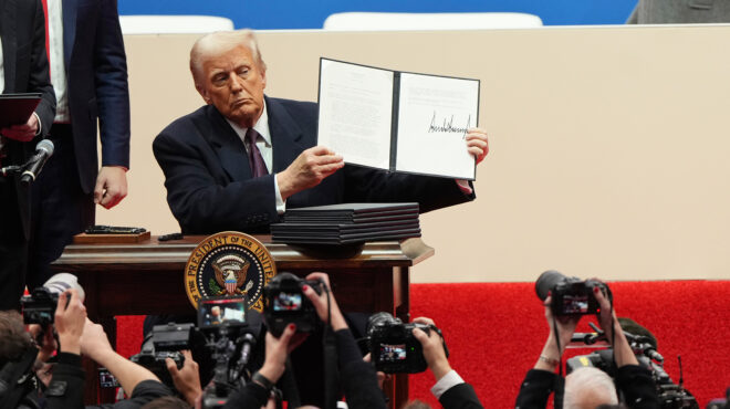 ηπα-στα-δικαστήρια-το-διάταγμα-τραμπ-π-563428504