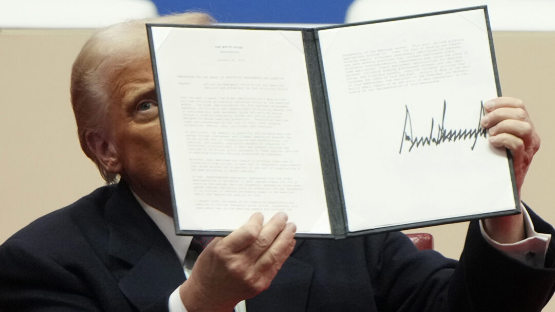τα-διατάγματα-του-τραμπ-τι-υπέγραψε-ο-ν-563427559