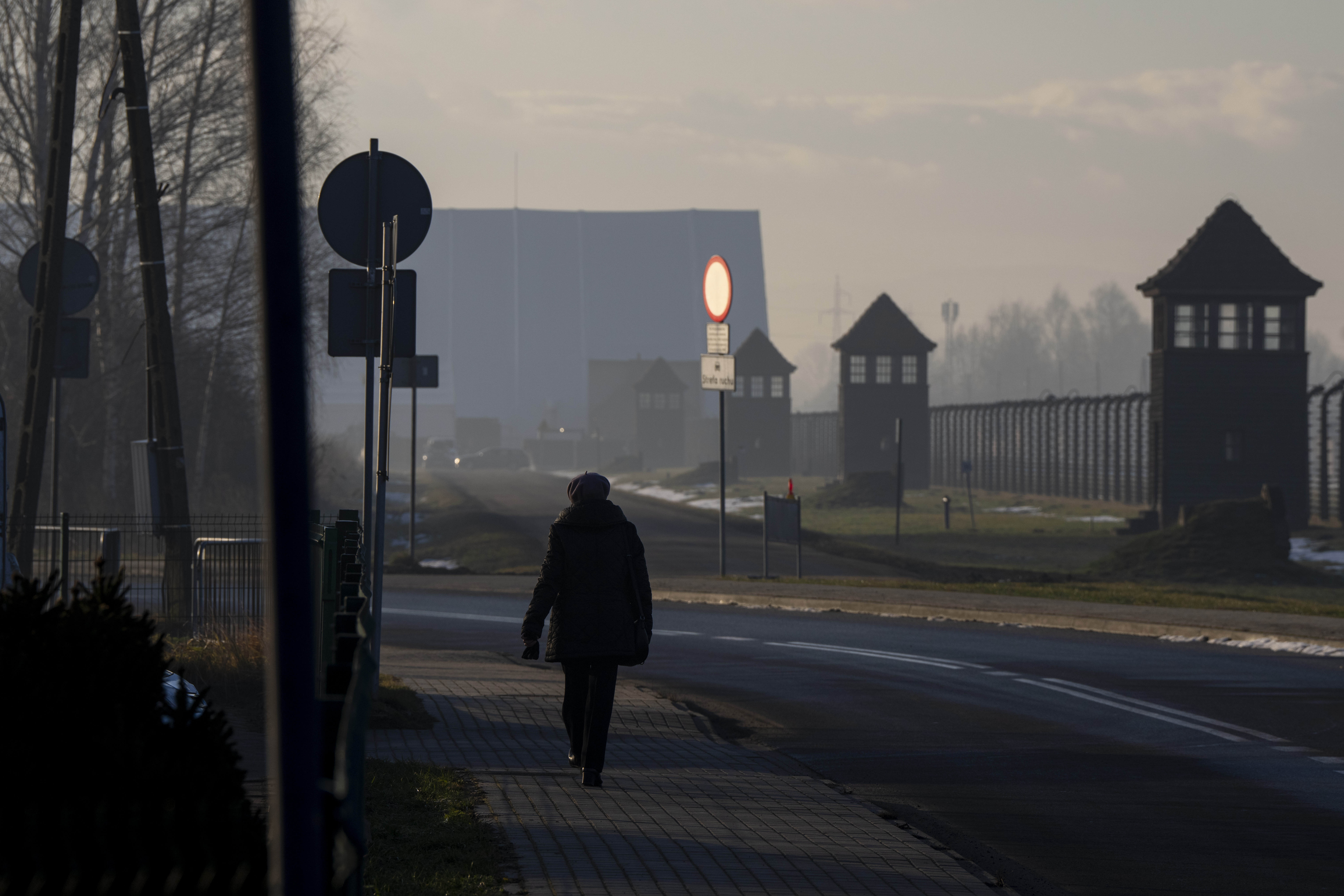 «Θυμάμαι ακόμα τα ουρλιαχτά»: Συγκίνηση στην τελετή για την απελευθέρωση του Αουσβιτς-4