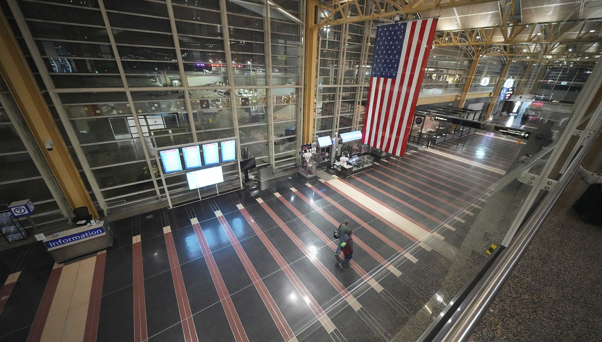 Ουάσιγκτον: Σύγκρουση αεροπλάνου με στρατιωτικό ελικόπτερο – Αναφορές για νεκρούς-9