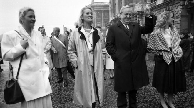 η-συνέχεια-μιας-διαρκούς-πατροκτονία-563408038