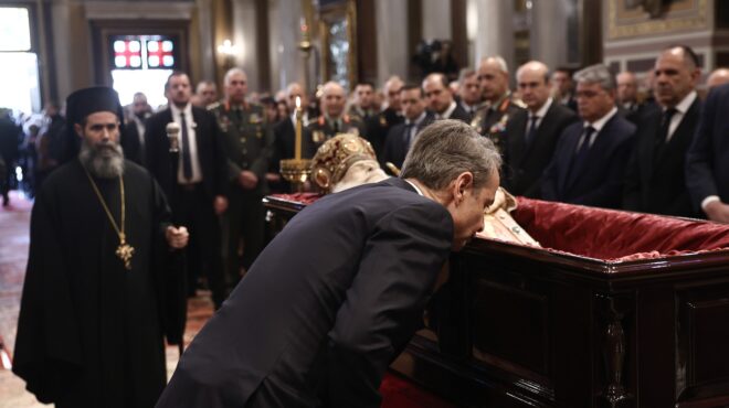 τρισάγιο-στη-μητρόπολη-αθηνών-στη-μνή-563437051