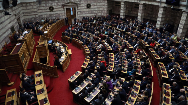 βουλή-ενός-λεπτού-σιγή-για-τους-ελληνε-563438377