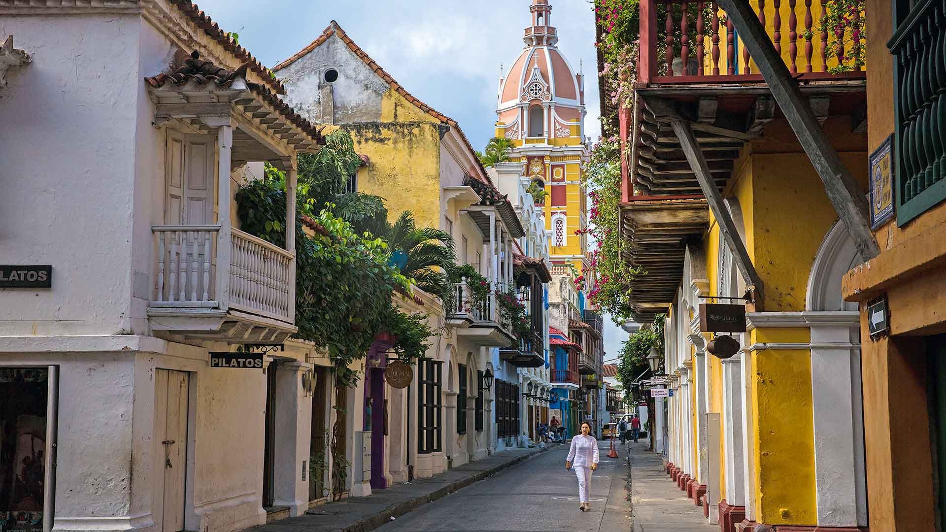 οι-πόρτες-της-καρταχένα-χρώματα-ιστορ-563425801