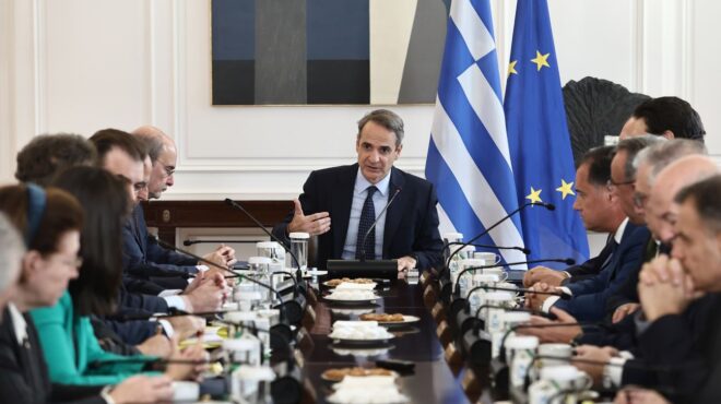 υπουργικό-συμβούλιο-συνεδριάζει-υπό-563408743