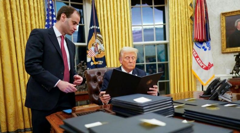 Οι πρώτες αγωγές κατά διαταγμάτων του Τραμπ. Μπορούν να ανατραπούν;-1