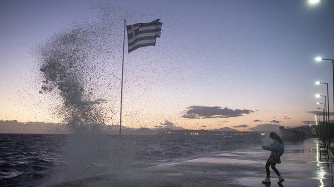 με-μετεωρολογικούς-σταθμούς-και-ραντ-563398690