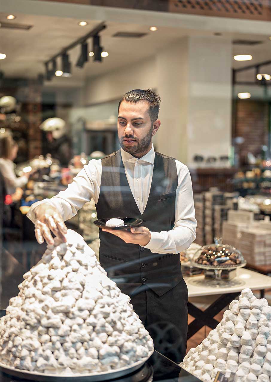 4 εμβληματικά ζαχαροπλαστεία της Καβάλας-4