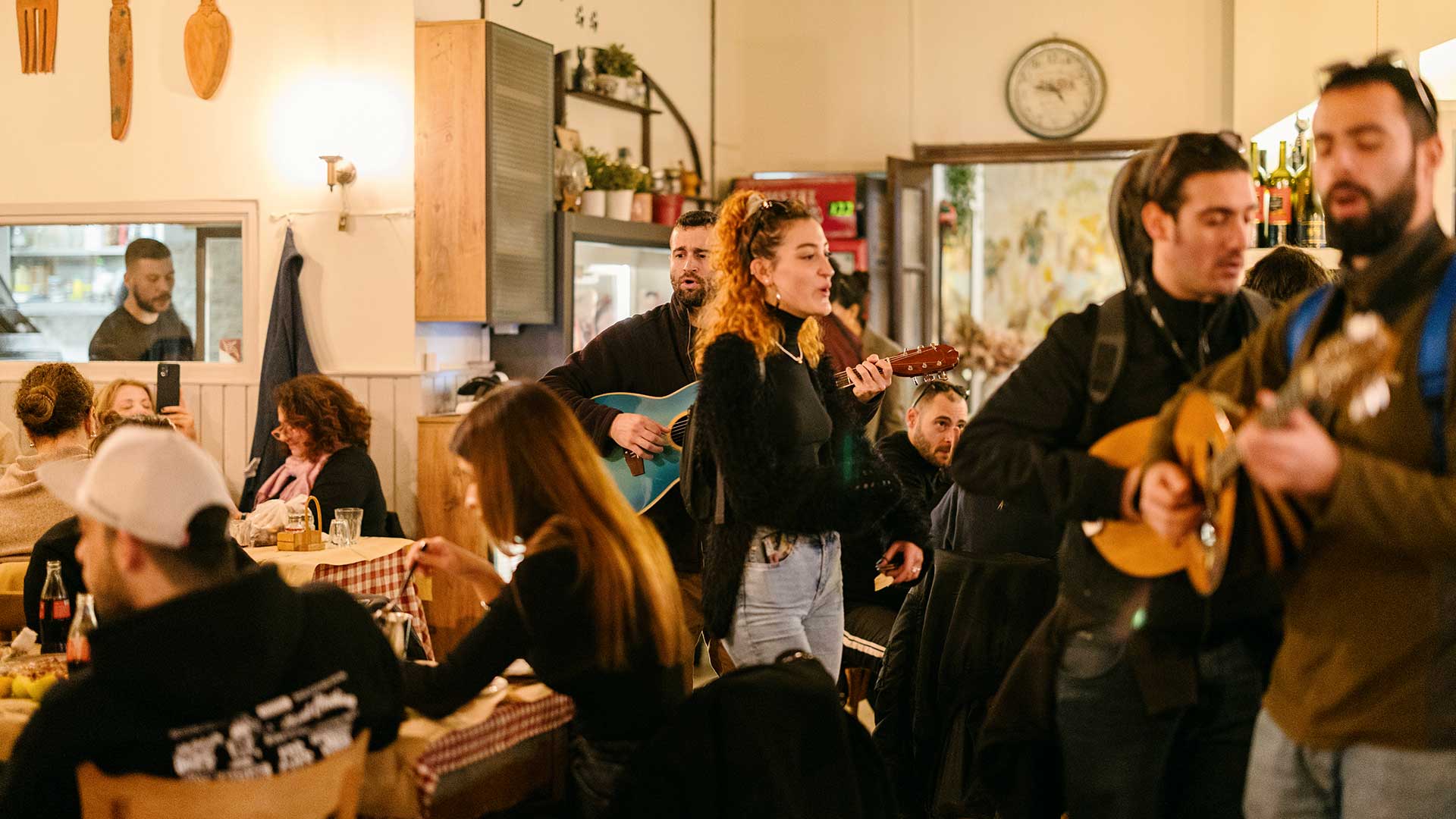 Τα μαγαζιά με την πιο «σπιτική» ατμόσφαιρα στην Αθήνα-4