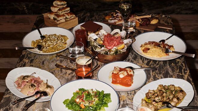 to-brunch-στο-mercato-είναι-ιταλική-γιορτή-με-τα-όλα-τ-563437039