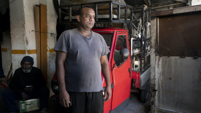 οι-δύτες-των-κάδων-δικτυώνονται-563413507