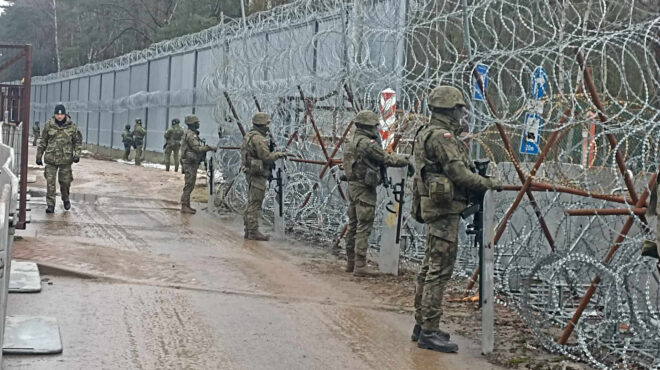 το-σιδηρούν-τείχος-της-πολωνίας-563424856