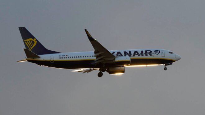 πτήση-της-ryanair-προσγειώθηκε-400-χιλιόμετρα-563422432