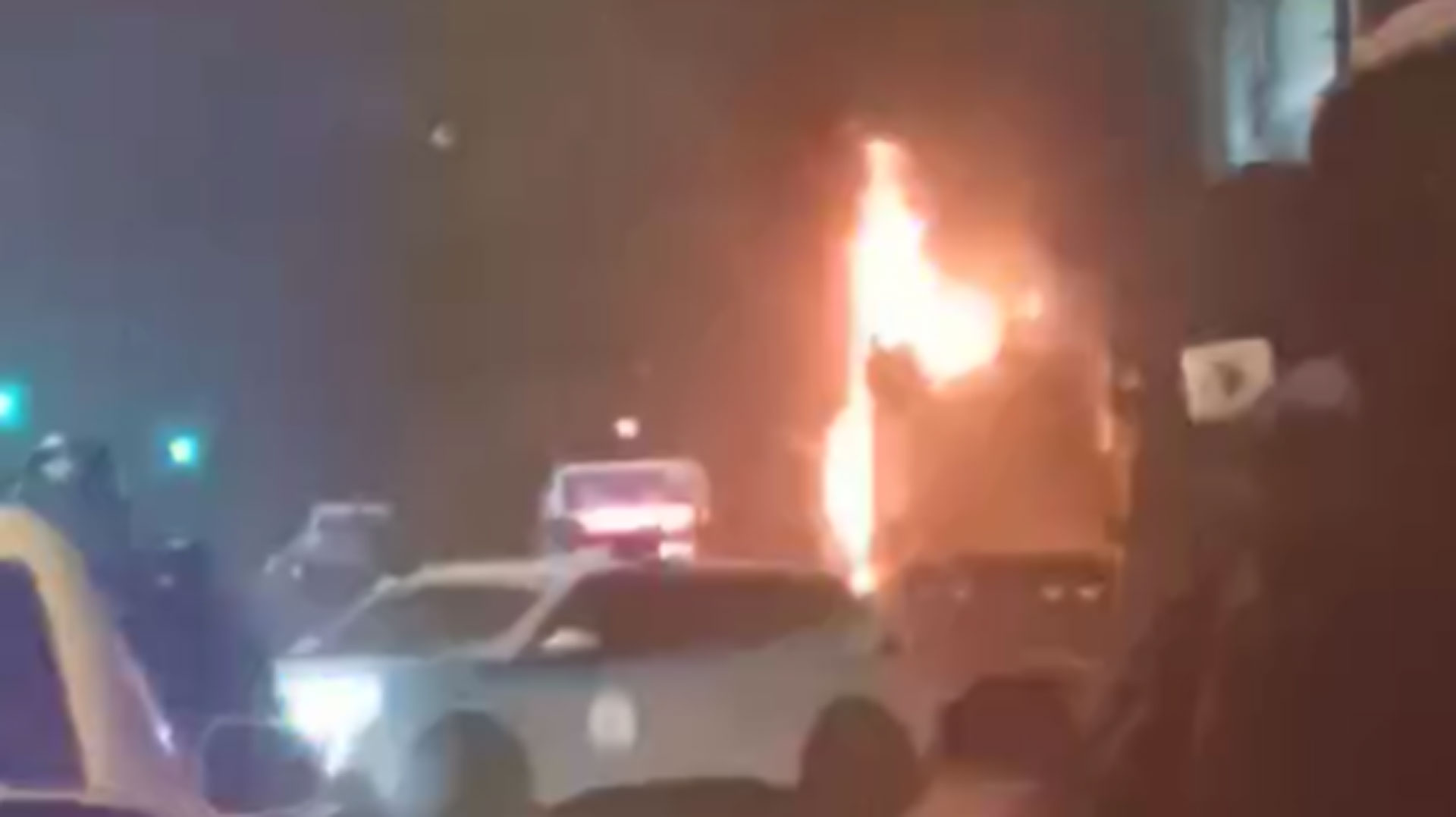 Λ. Αλεξάνδρας: Φωτιά ξέσπασε σε απορριμματοφόρο-2