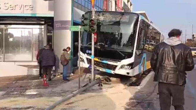 λ-μεσογείων-λεωφορείο-προσέκρουσε-σε-563438332