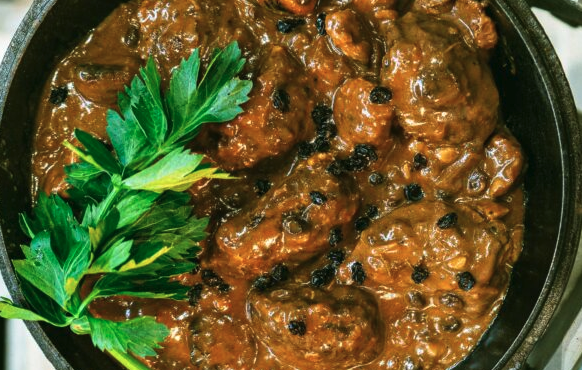 χοιρινά-μάγουλα-μαρινάτα-και-κρασάτα-563400799