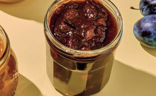 τσάτνεϊ-με-μήλα-και-ντομάτες-563400817