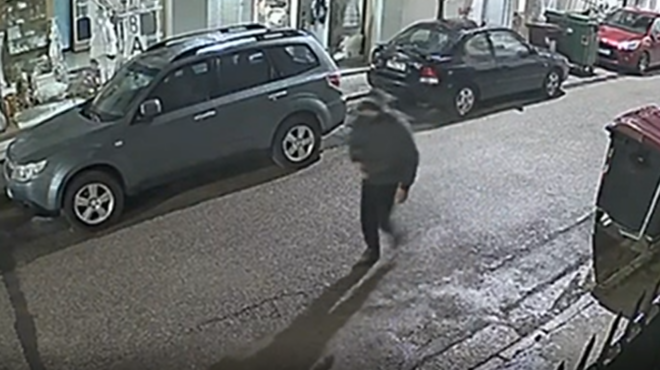 συνελήφθη-ο-επιδειξίας-του-περιστερί-563437717