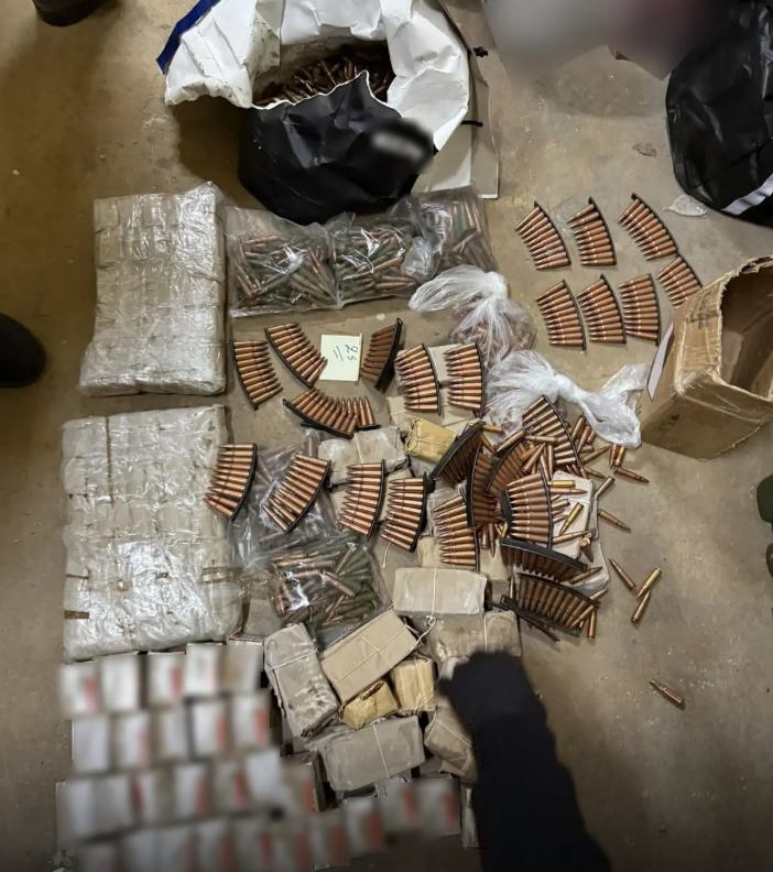 Κρήτη: Εντοπίστηκε νέο «οπλοστάσιο» με εκρηκτικά, πιστόλια και χιλιάδες φυσίγγια-1