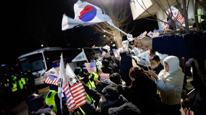 νότια-κορέα-βανδαλισμοί-και-επιθέσει-563425822