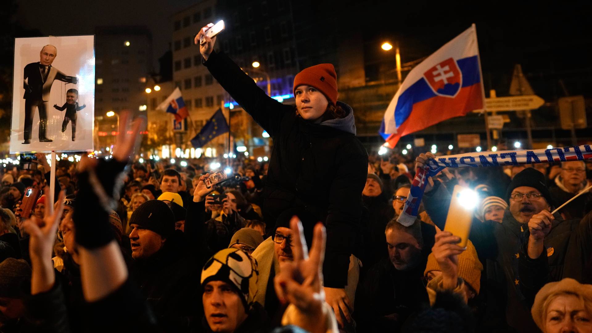 Σλοβακία: Διαδήλωση κατά του πρωθυπουργού Φίτσο – Τον κατηγορούν ότι προσεγγίζει τη Ρωσία-1