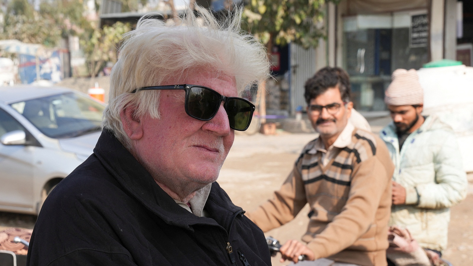 Πακιστάν: «Σωσίας» του Τραμπ τραγουδάει για να πουλήσει την πραμάτεια του-1