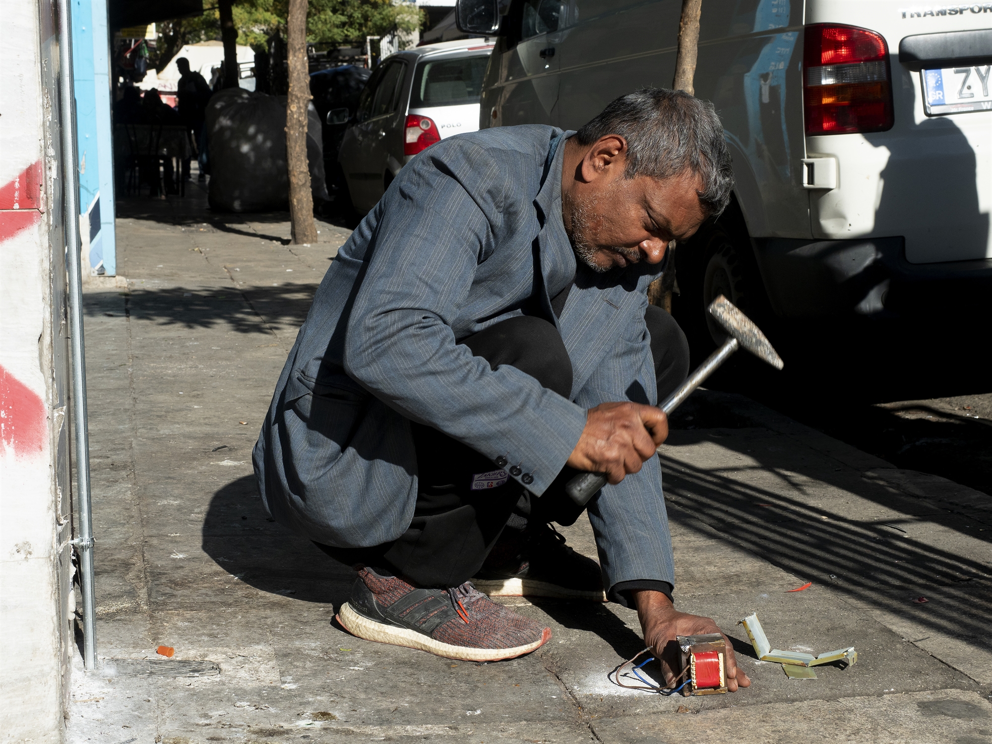Οι «δύτες» των κάδων δικτυώνονται-7