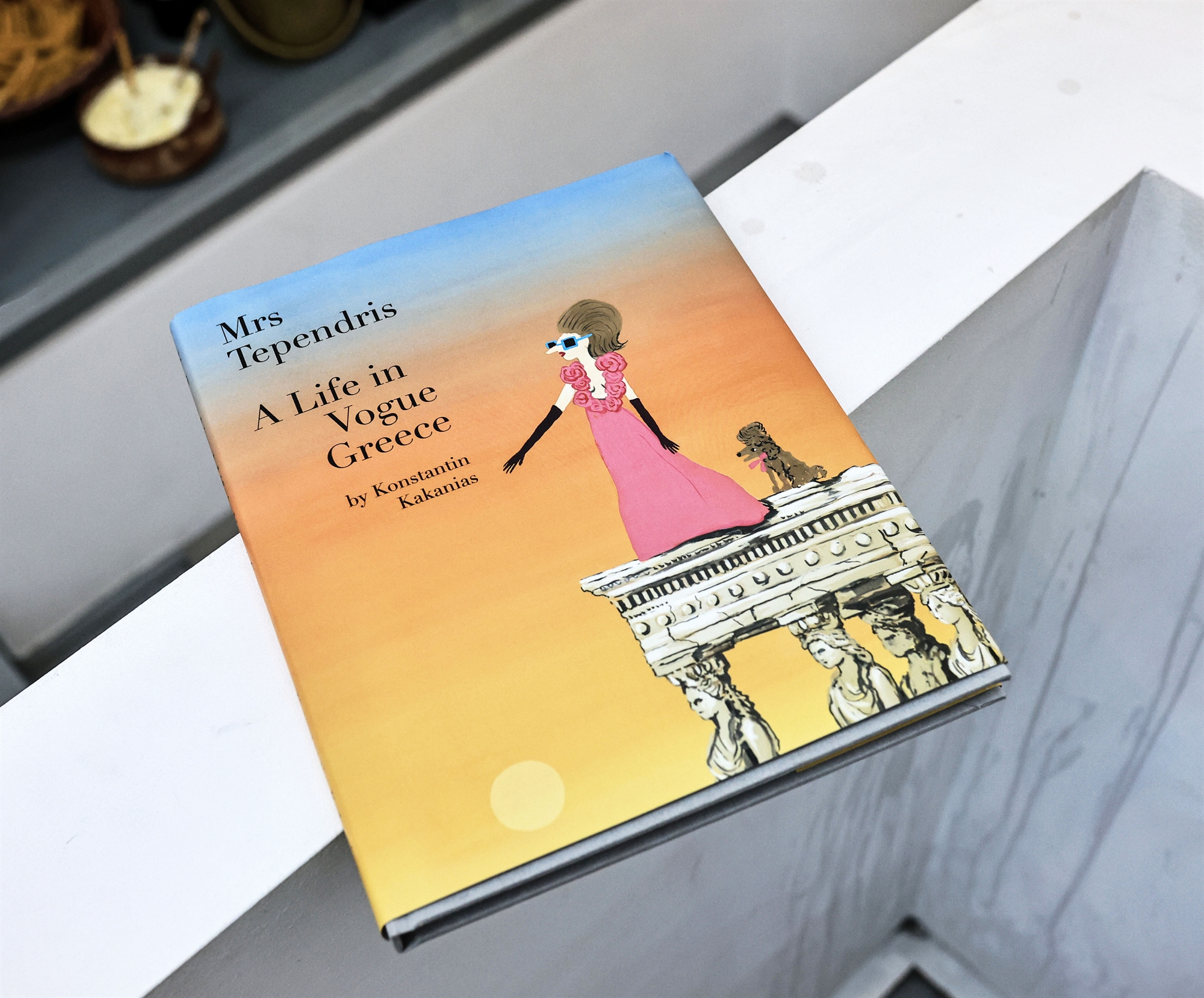 Ταξίδι στις περιπέτειες της κυρίας Τεπενδρή στην τελευταία σελίδα της Vogue Greece-3
