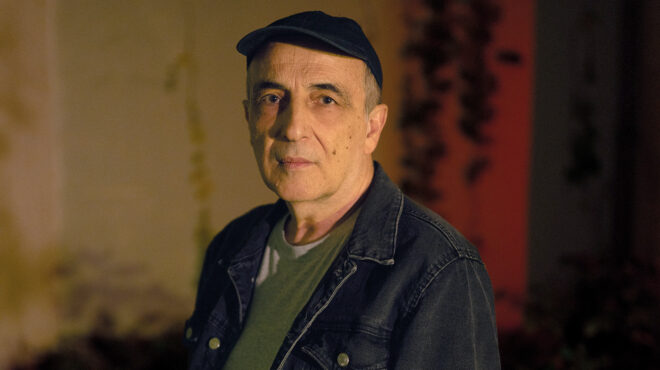 ο-γιώργος-καρράς-σε-ένα-τραγούδι-αντάξ-563408776