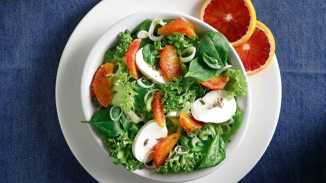 σαλάτα-ανάμεικτη-με-μοτσαρέλα-και-θυμ-563431429