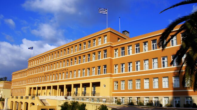 τα-αρσάκεια-προκηρύσσουν-42-υποτροφίες-563427724