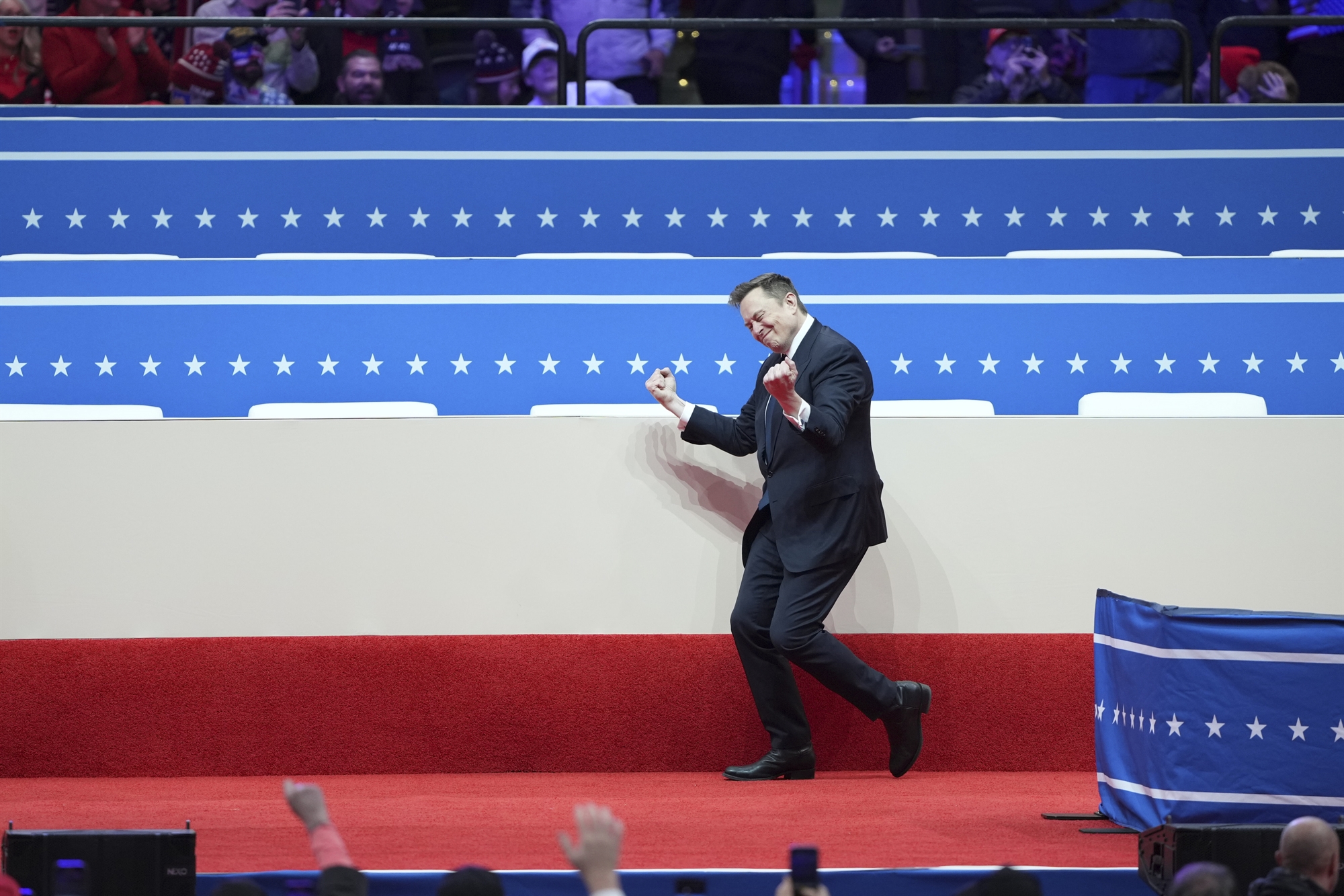 Τραμπ: Εξαγγελίες για «επανάσταση κοινής λογικής» – Ομαλή είσοδος σε τούνελ αβεβαιότητας-3