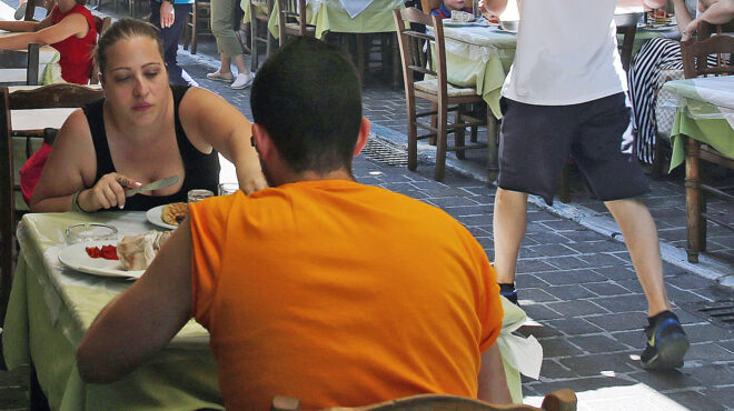 εμπoρικά-καταστήματα-καφέ-εστιατόρια-563413375