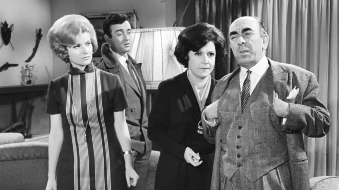 φωνάζει-ο-κλέφτης-μια-θεατρική-παρά-563422897