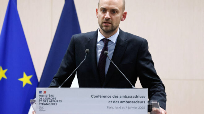 τραμπ-μασκ-μεγαλώνουν-την-αμερική-563406193