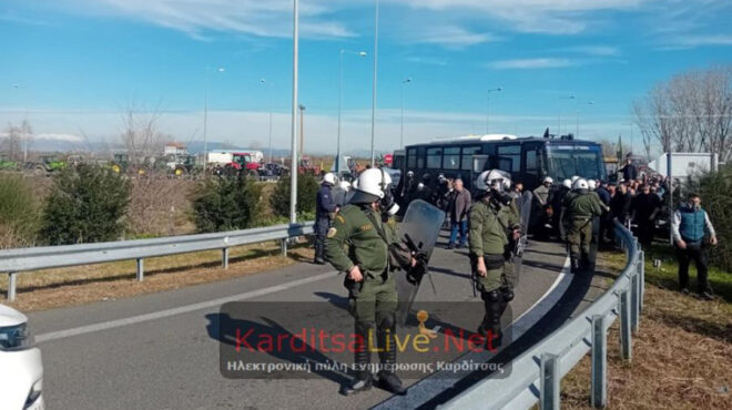 καρδίτσα-ενταση-μεταξύ-αγροτών-και-μα-563431840