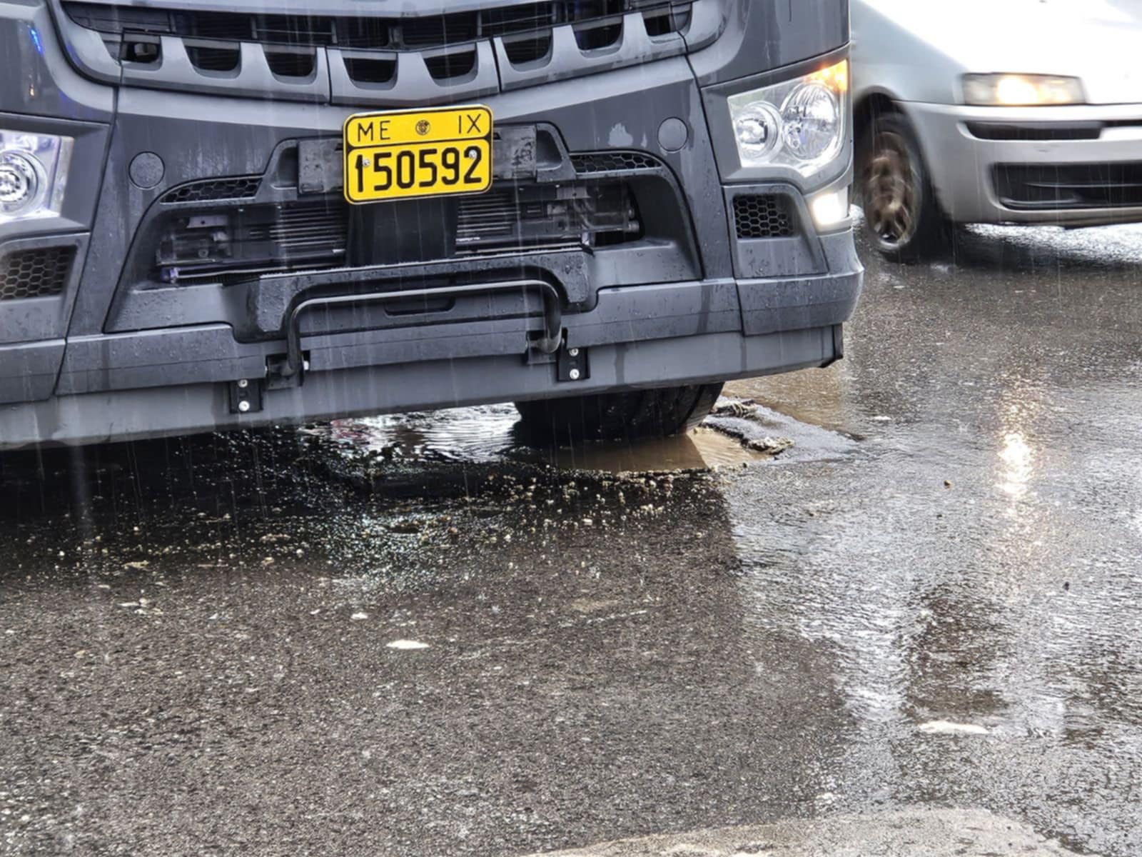 Αττική: Προβλήματα από την ασταμάτητη βροχή – Πλημμύρισε και πάλι η Παραλιακή-1