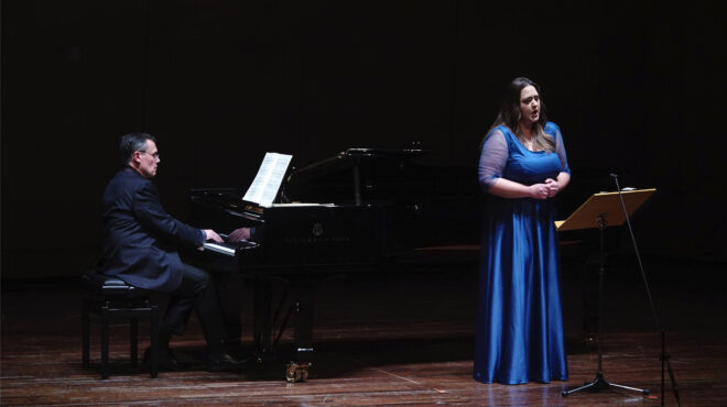 βραδιά-τραγουδιού-από-την-ανερχόμενη-563436721