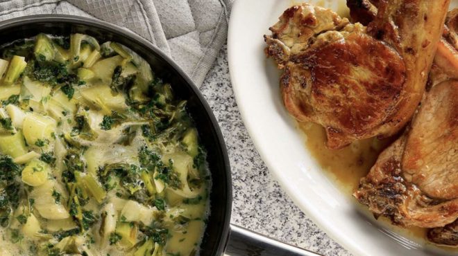 χοιρινές-μπριζόλες-πρασοσέλινο-563426146