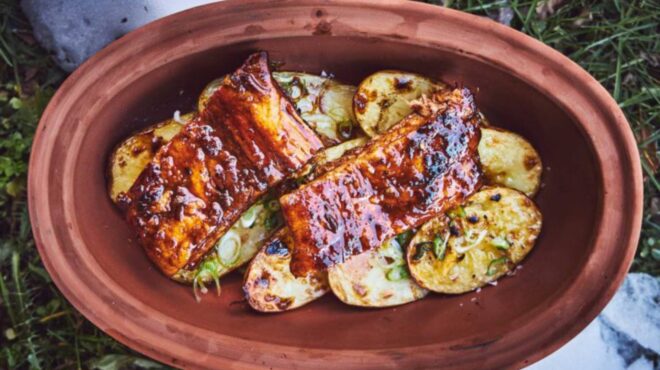 χοιρινή-πανσέτα-με-γλάσο-πορτοκαλιού-563425414