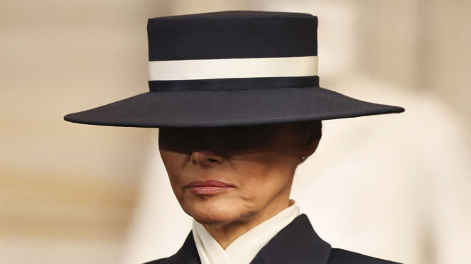 μελάνια-τραμπ-γείσο-563429749